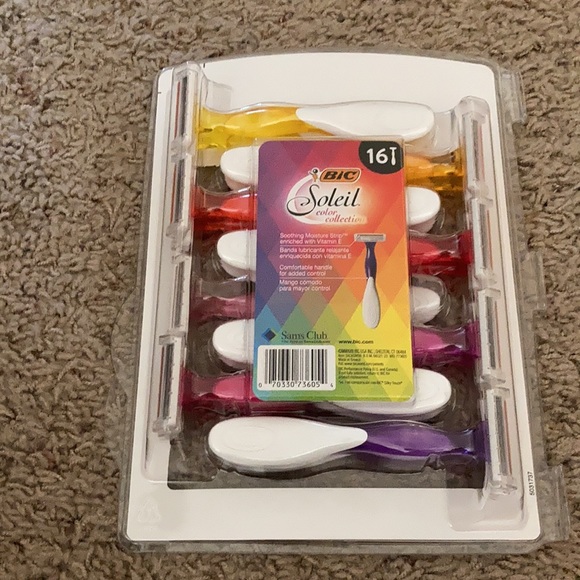 Bic soleil color collection razors 15 count new - Picture 2 of 4